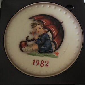 Vintage 1982 Goebel Hummel 12th Annual Collectors Plate, Estate Find- with box